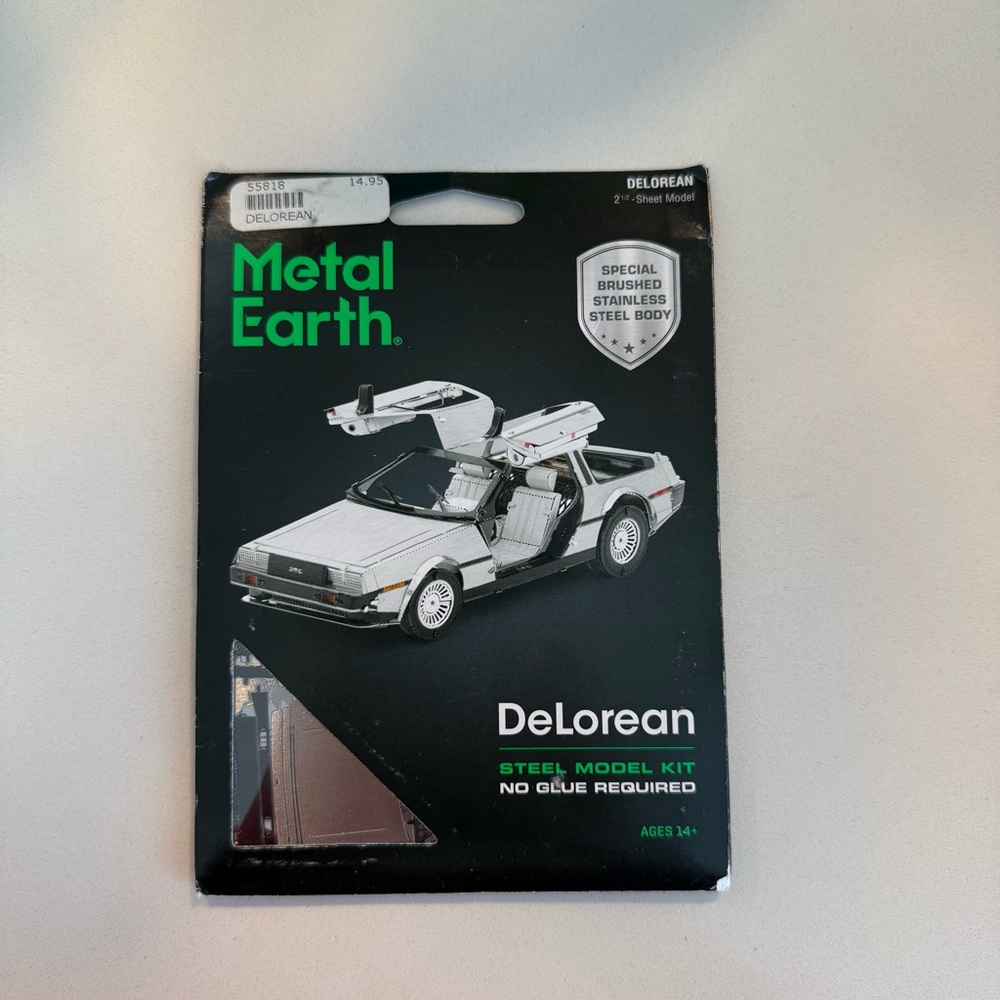 🔴NWT Metal Earth DeLorean Steel Model Kit